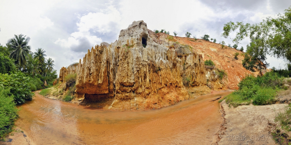 Mui Ne Fairy Stream & Sand Dunes Tour: The private Ho Tram to Mui Ne Minibus transfer service